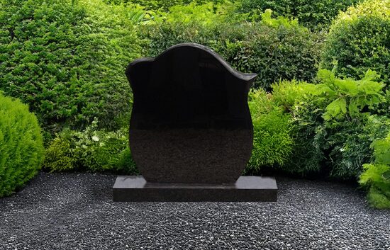 Melns granīta kapu piemineklis KKP29